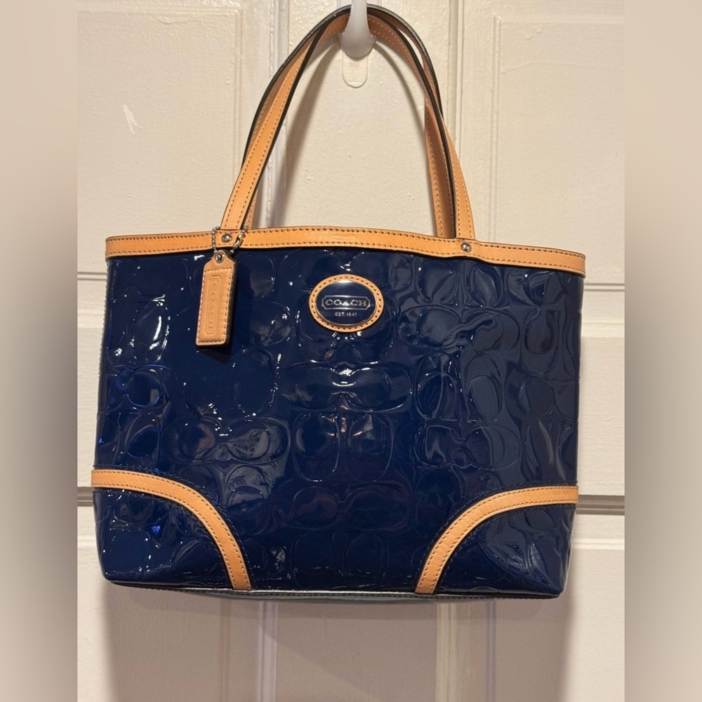 NWOT COACH Peyton Signature C Bubble Patent Vachetta